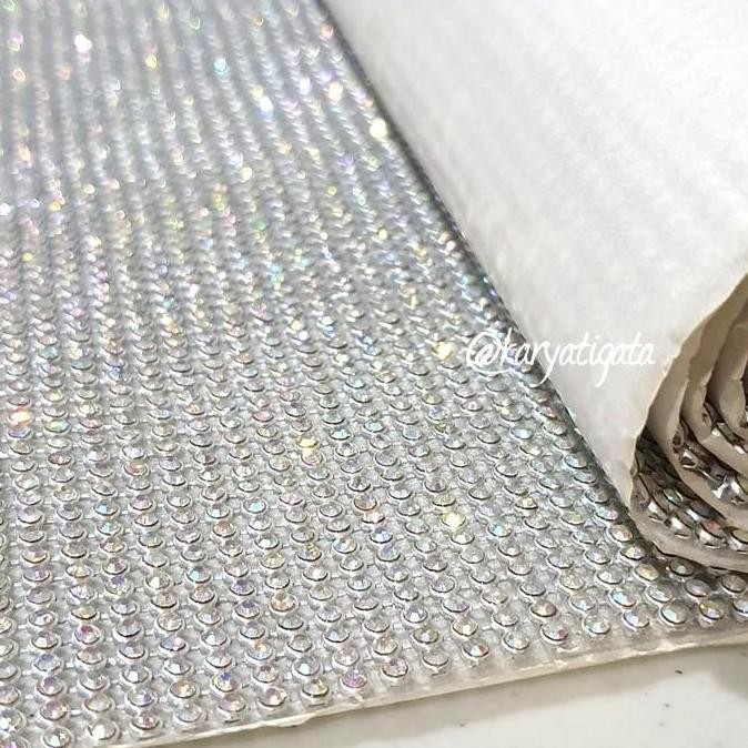 

Silahkan Order] Aplikasi Diamond Tikar 142 Baris - Perak Pelangi (Panjang +/- 123 cm)