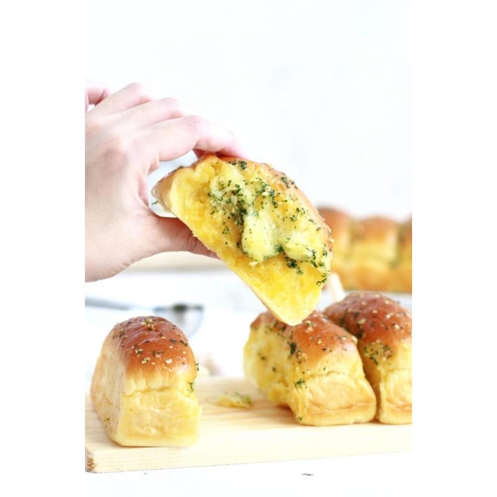 

ROTI SOBEK GARLIC CHEESE