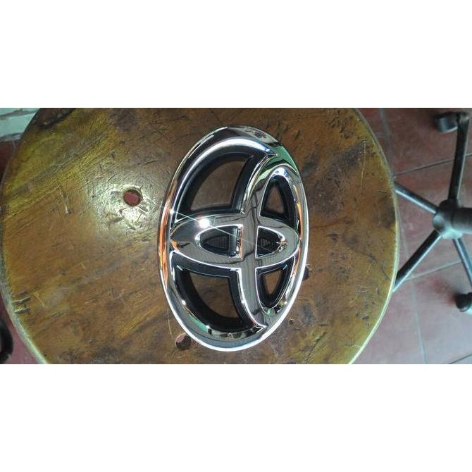 NEW emblem grill innova 2011 sampai innova 2015 ori