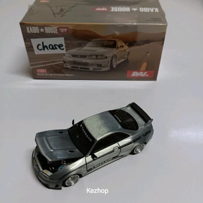 MINI GT KHMG097 CHASE Nissan Skyline GT-R (R33) DAI33 V1