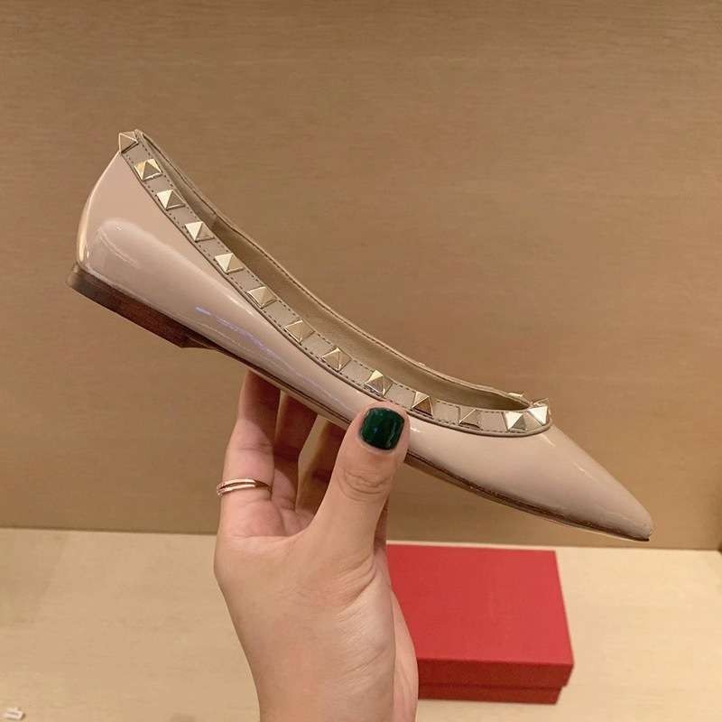 [Tayunji]Sepatu flat ujung lancip dengan paku keling nude
