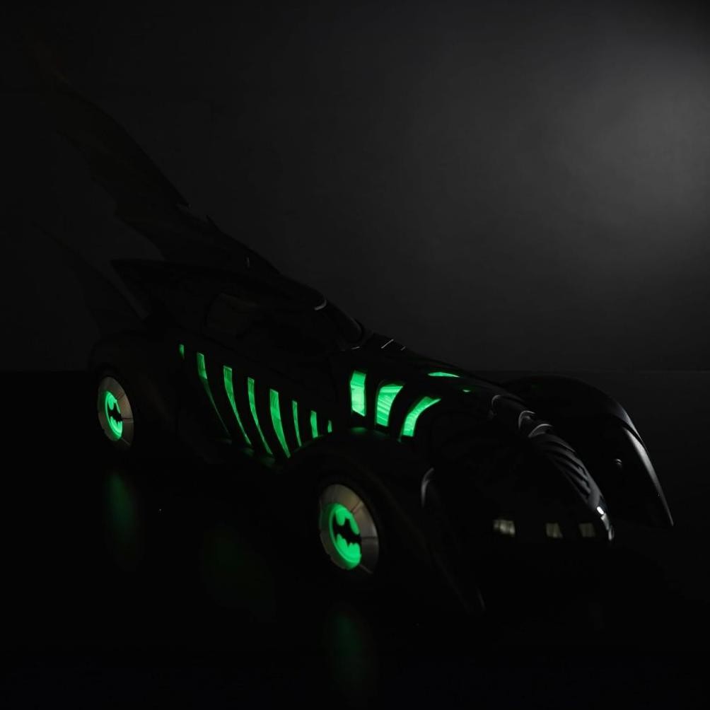 TERJAMIN MCFARLANE TOYS - DC MULTIVERSE BATMOBIL (BATMAN FOREVER) GLOW IN THE DARK GOLD LABEL