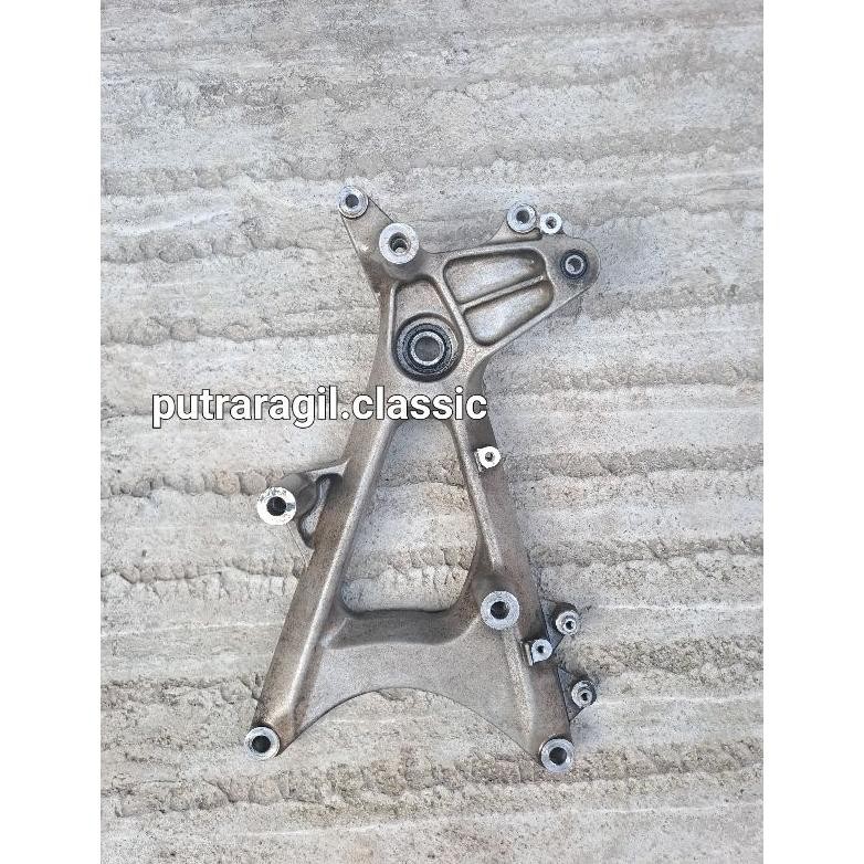 SWIM ARM DUDUKAN KENALPOT ARM KNALPOT HONDA PCX 150 K97 ORINAL ARM PCX 150 K97 ORINAL
