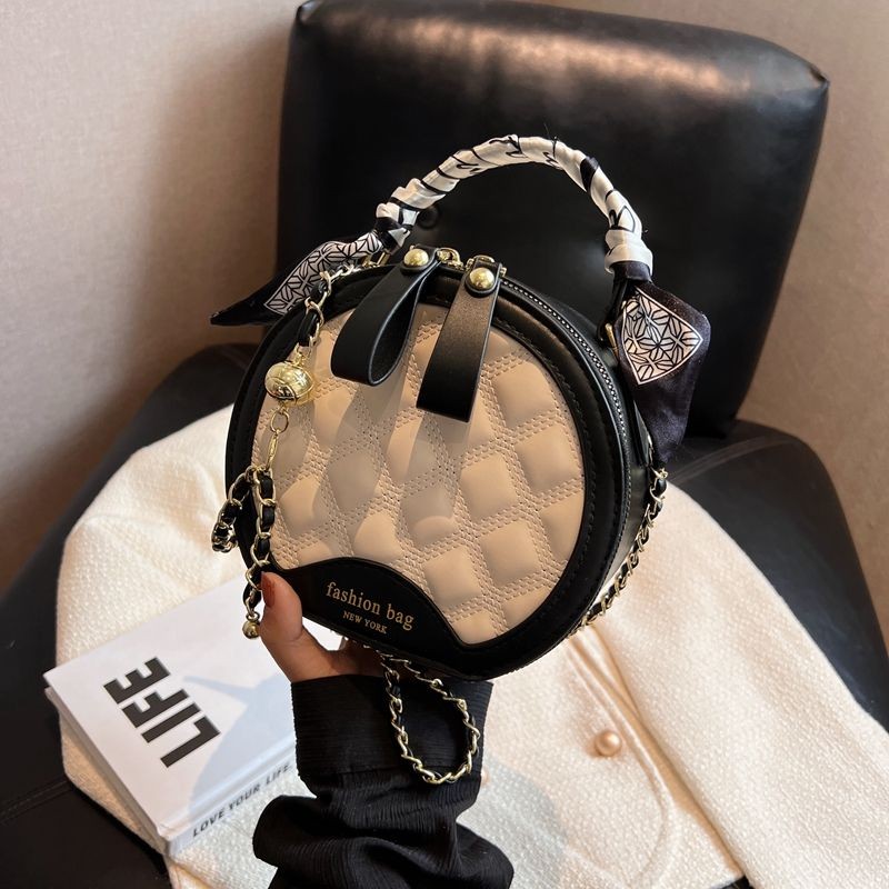 Tas Selempang Kecil Bordir Quilted Wanita Gaya Korea Tas Rantai Tas Bulat Kecil