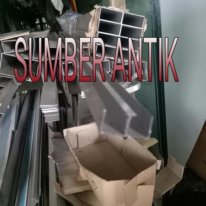 Rel M Sliding Showcase Etalase Aluminium