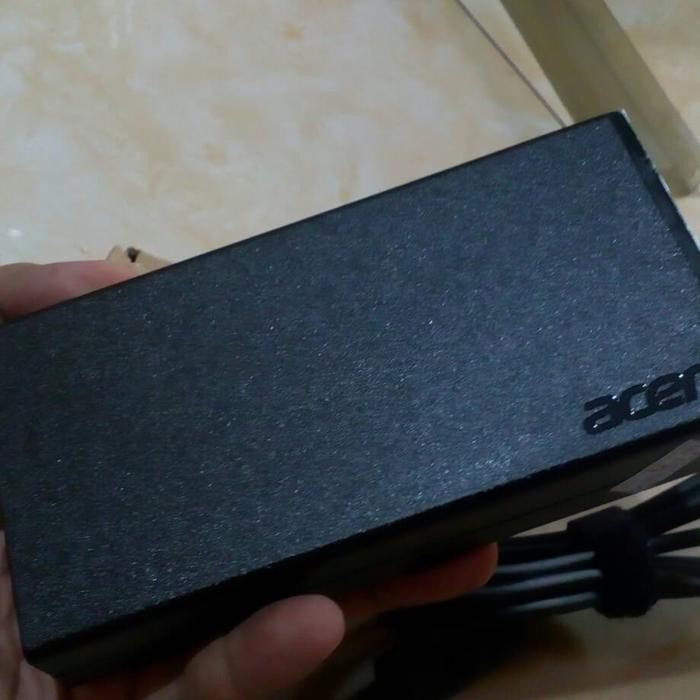 Adaptor charger Acer veriton z4640G-C 19V 7,1A 135watt