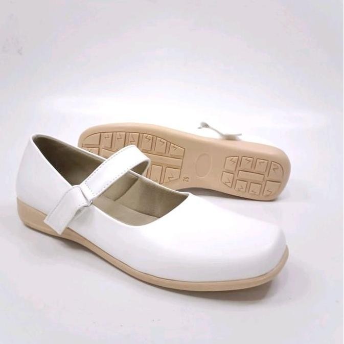 Sepatu wanita pantofel paskibraka tanpa hak putih hitam kulit sintetis SHA