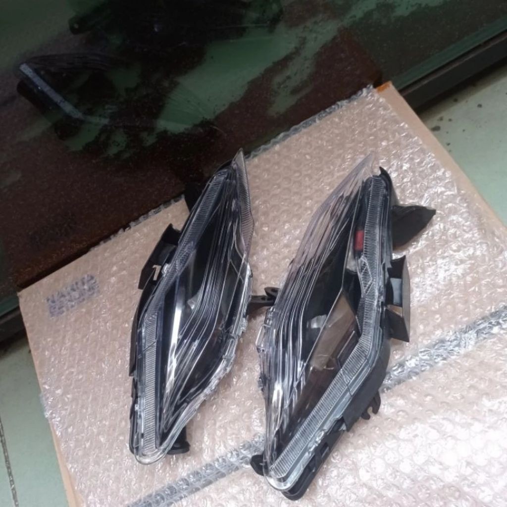 Berkah.Lampu Sen Depan Reflektor Hitam Beat Street  New Deluxe 2020-2021-2022-2023 Custom Hitam Kana