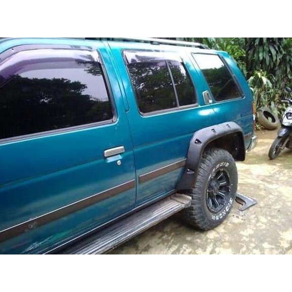 Over Fender Nissan Terrano