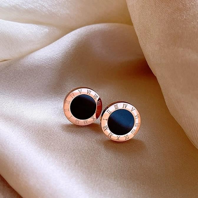 Anting Tindik Wanita Korea Titanium Bulat Hitam