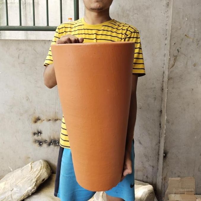 pot gerabah tirus motif, pot tinggi ukir, pot dekorasi, vas bunga