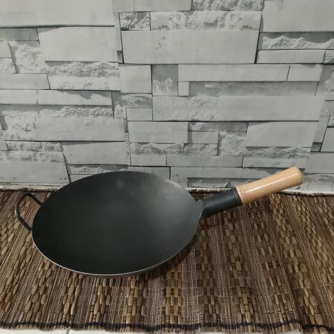 Wajan Wok Baja Impor Gagang Kayu 32 Cm