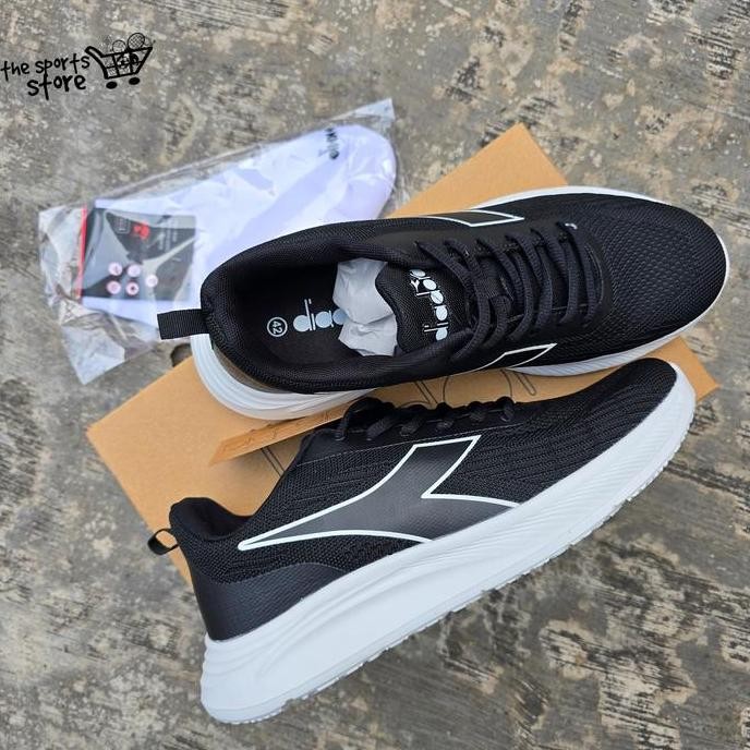 Sepatu Running Diadora Momo - Black - Running Shoes - Original