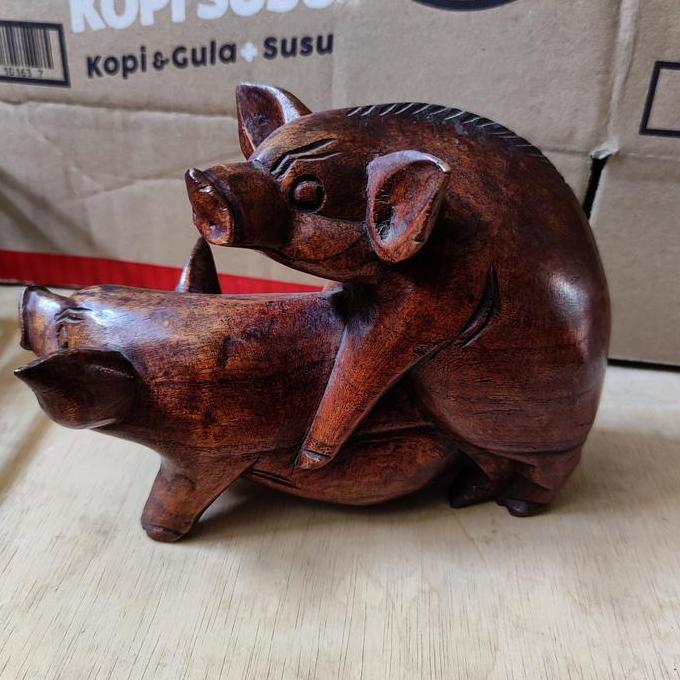 yang dicari] patung babi kawin kayu suar 25 cm