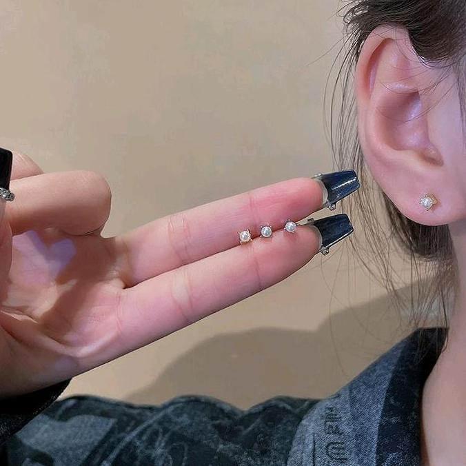 Tita- Anting Duck Bear Dolphin Anak Desa Titanium Anti Karat Perempuan Perempuan