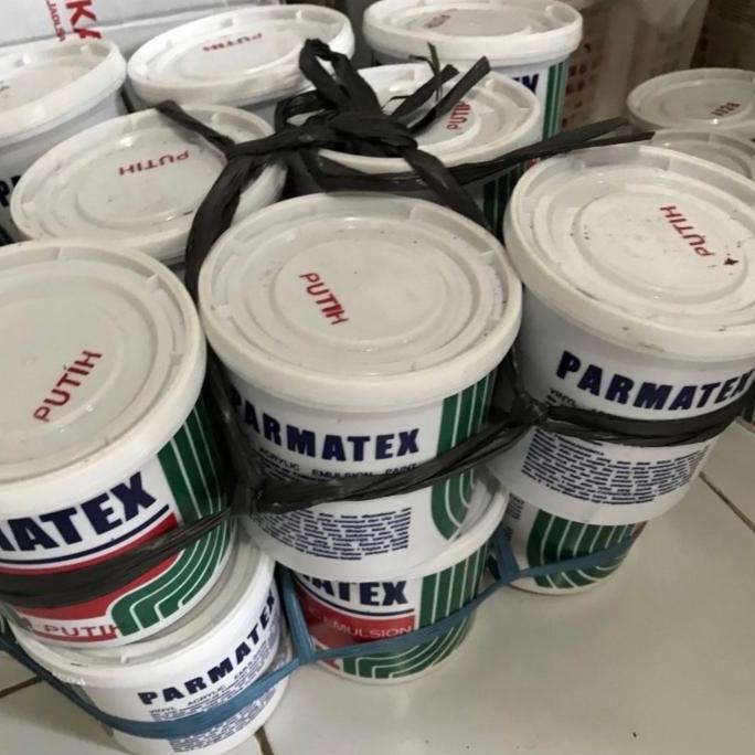 CAT TEMBOK 1 kg PARMATEX , hitam , putih dan warna lain . Tidak luntur