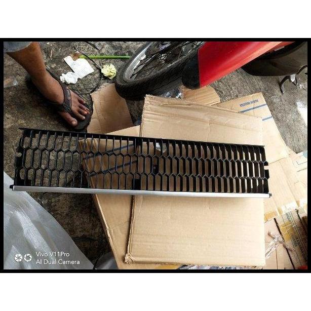 TERLARIS GRILL COROLLA DX 80 