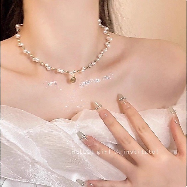 Kalung Mutiara Rantai dengan Liontin Koin Bulat – Perhiasan Lembut