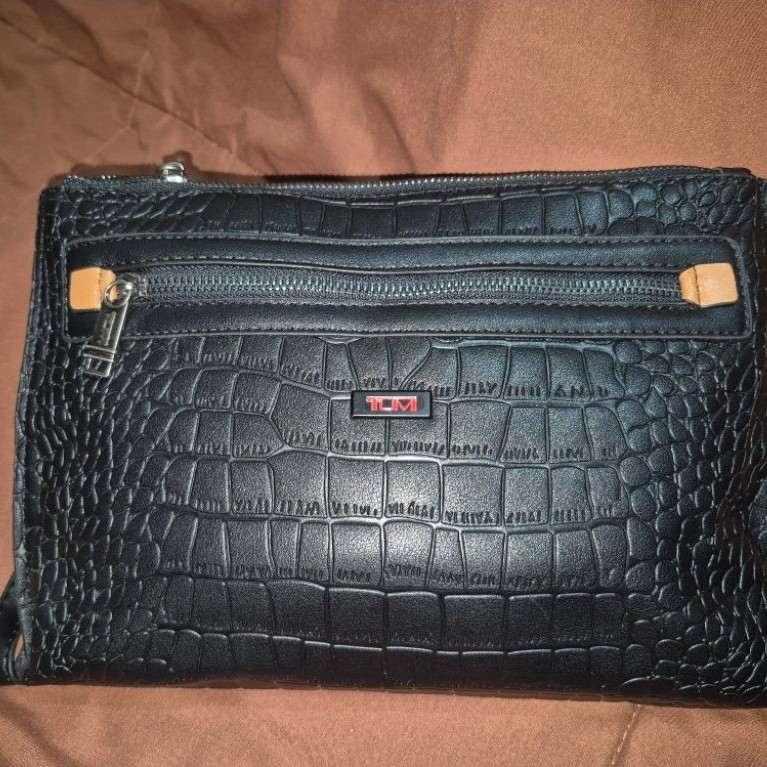 Tumi clutch