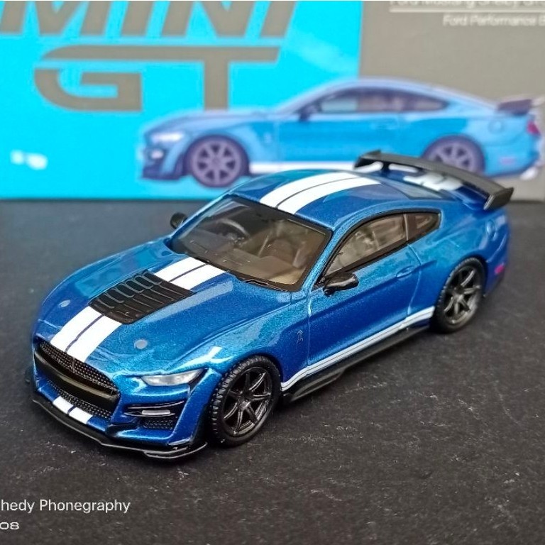 Mini GT Ford Mustang Shelby GT500 Ford Performance Blue MiniGT 268