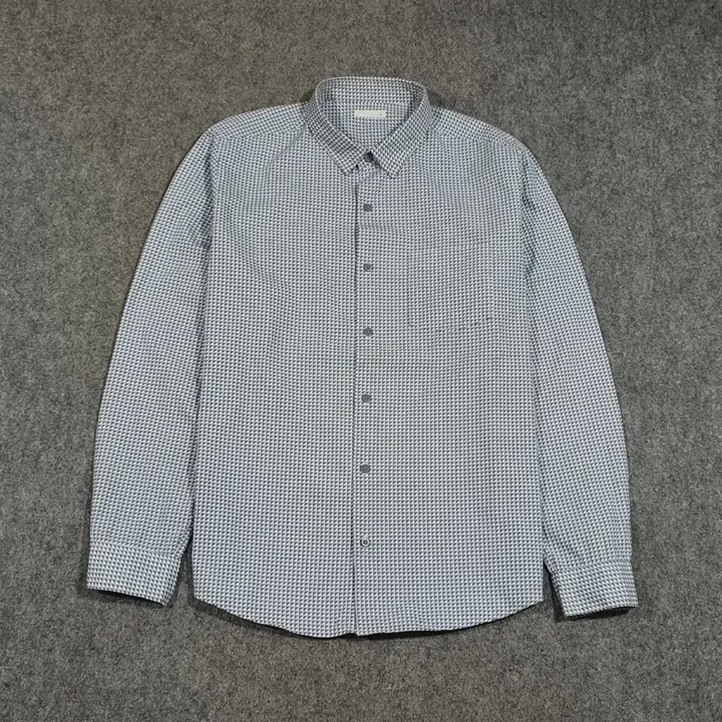 kemeja motif pria lengan panjang GU size L second kotak"