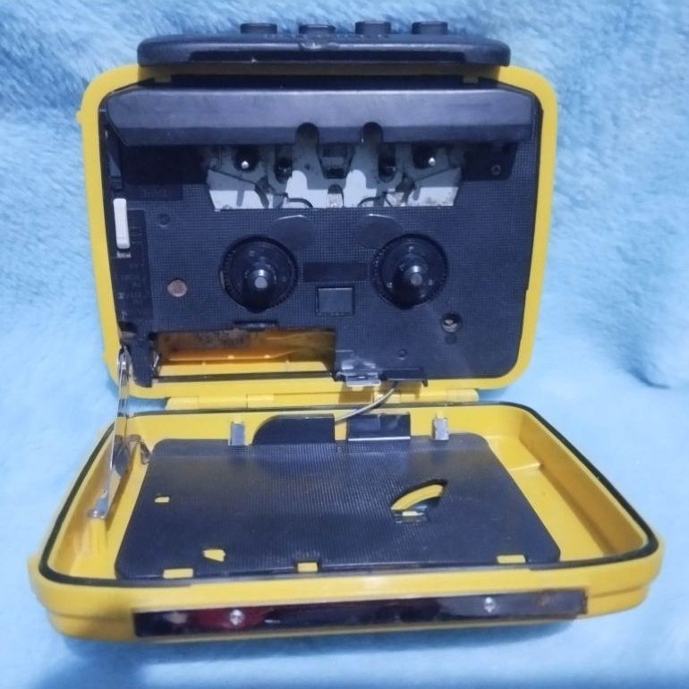 walkman Sony sport kuning