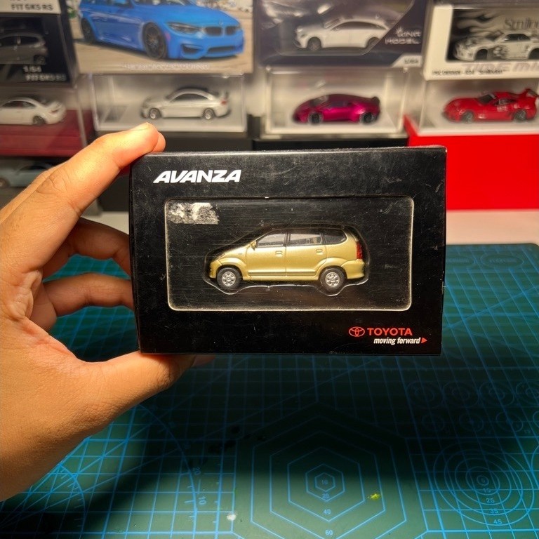 Toyota Avanza Diecast 1/64 Official License toyota ( Unsealed )