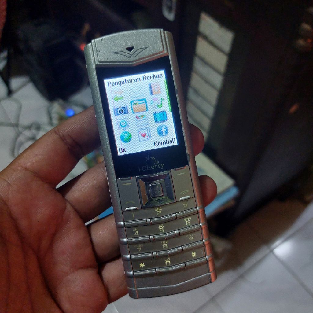Hp Jadul Vertu versi kw i-Cherry C203 ket di deskripsi
