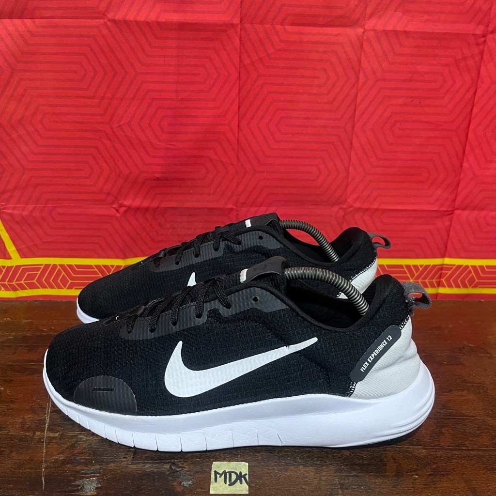 Sepatu Nike Flex Experience Run 12 size 42.5