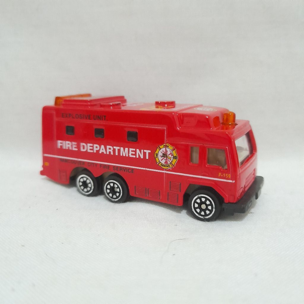 Pioneer Pro Engine Street Machine - Fire Department 26 Vancouver City Skala 1:64 Diecast Metal with 