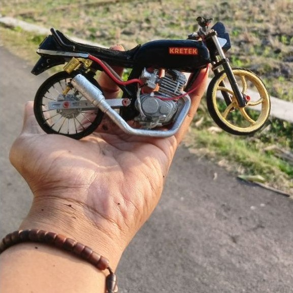 miniatur GL kretek 300cc