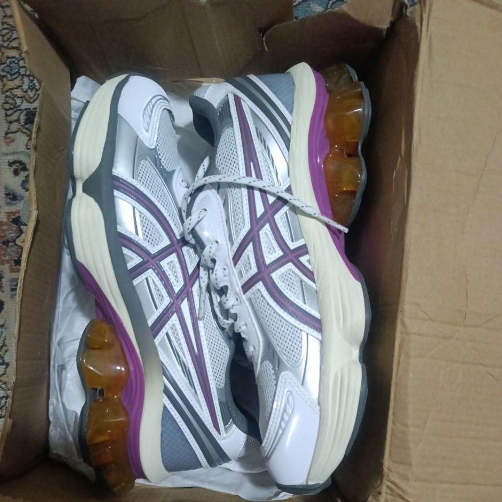 SEPATU ASIK