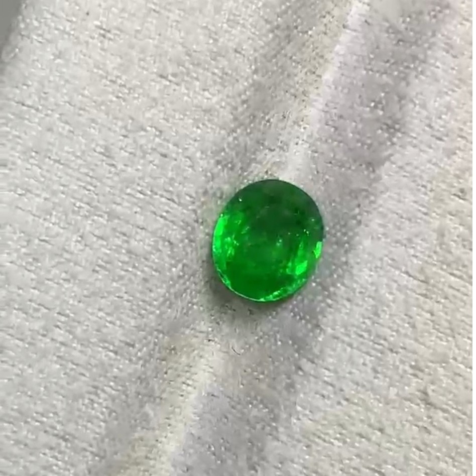 Natural Tsavorite Garnet 1.01 carat bukan Sapphire ruby