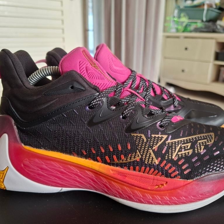 Sepatu basket seken langka Xtep monster 3.0 kondisi seperti baru sz 40 insole 25 cm no minus tapak t