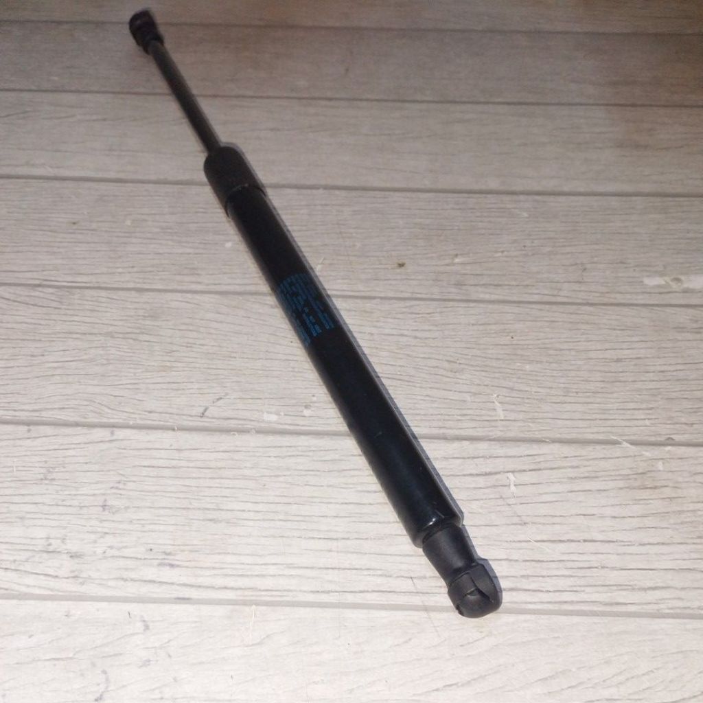 Shock kap bagasi BMW E90