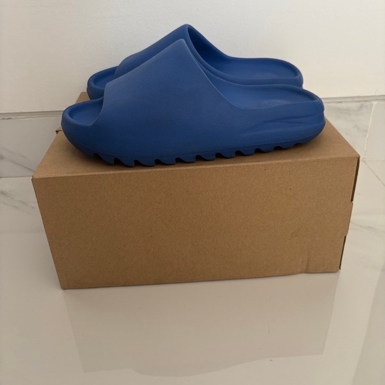 Yeezy slides Azure colorway size 42 Second ORI