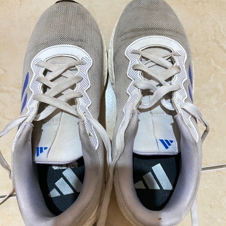 Preloved Sepatu lari Adidas