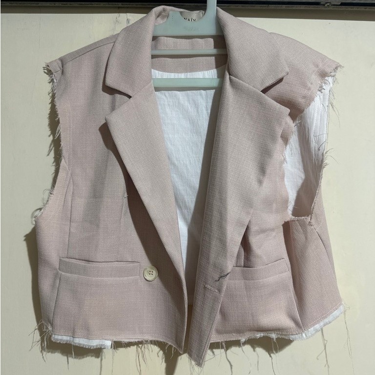 ANAIN LAZO VEST