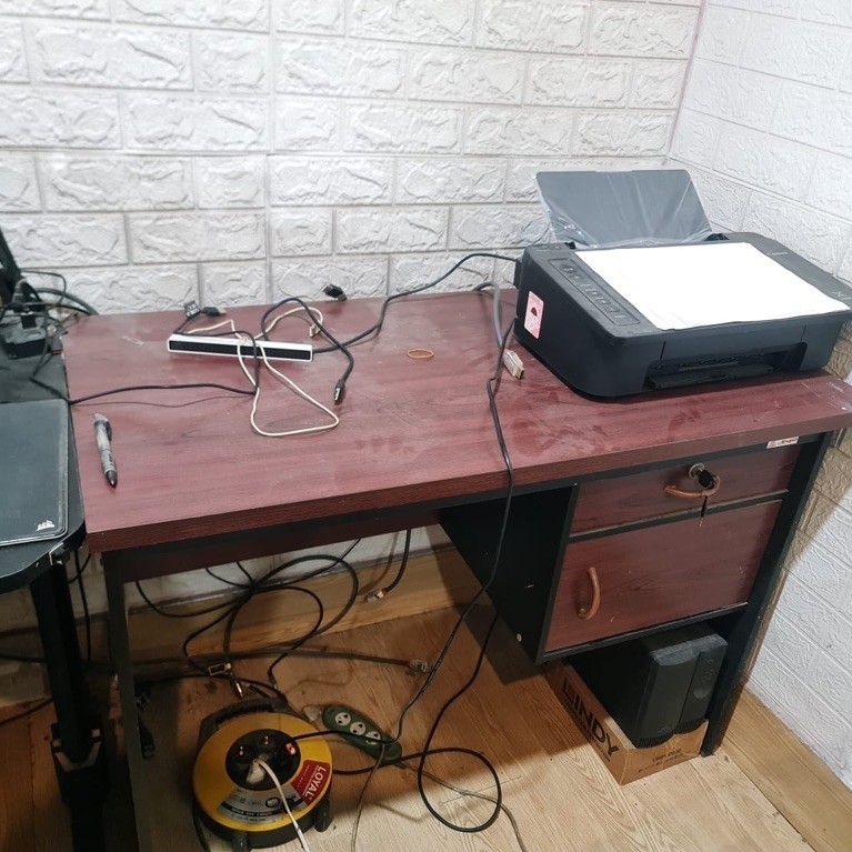 Meja Printer Kayu dan Printer