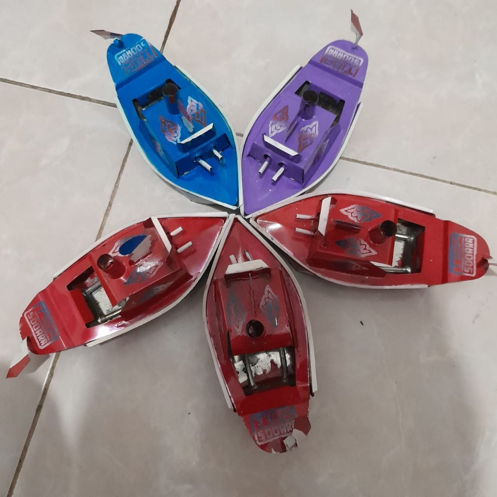 Mainan anak Perahu Otok-Otok /perahu berjalan berbunyi otok otok
