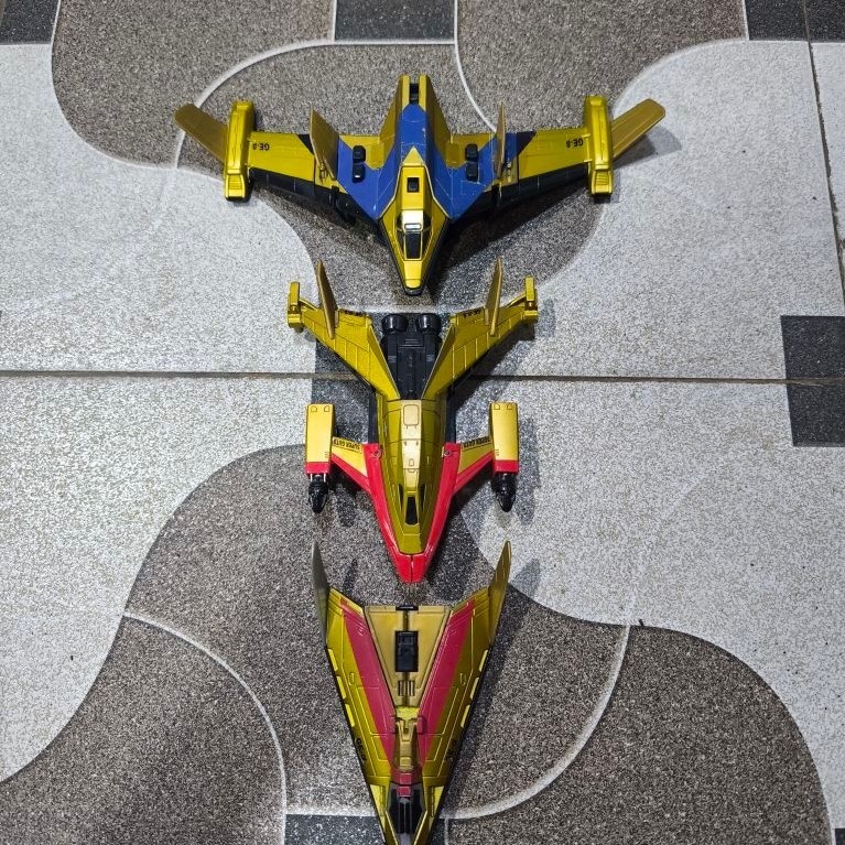 PESAWAT ULTRAMAN DYNA DX SUPER GUTS EAGLE GOLD VERSION 3PCS BANDAI