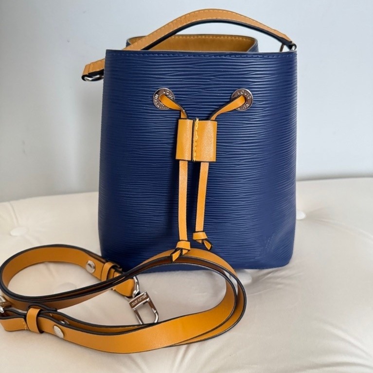 lv neo noe mini epi leather miror