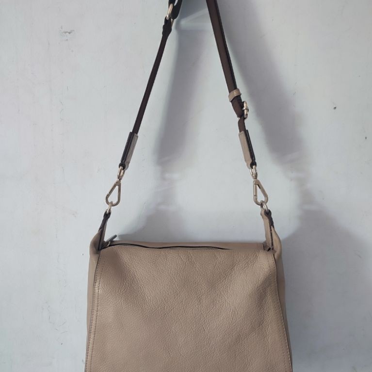 Tas Selempang Kulit Elle