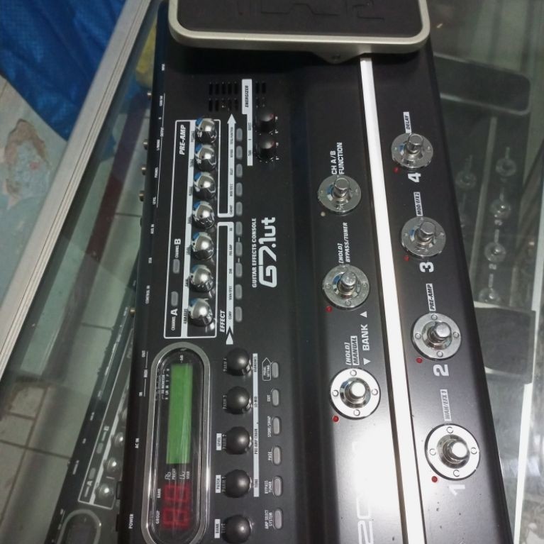EFEK GITAR ZOOM G7.1ut