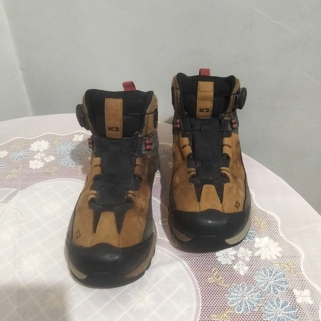 sepatu gunung k2 tali putar
