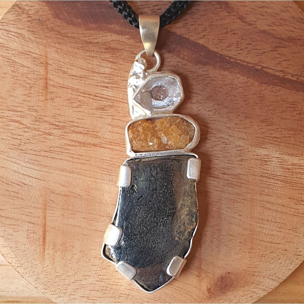 LIONTIN BATU PYRITE
