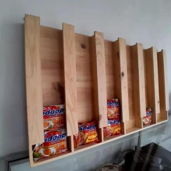 Display Mie Instan Warmindo Rak Indomie Kayu Dinding
