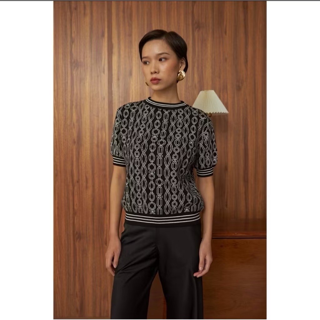 Official Claude knit top size M-L