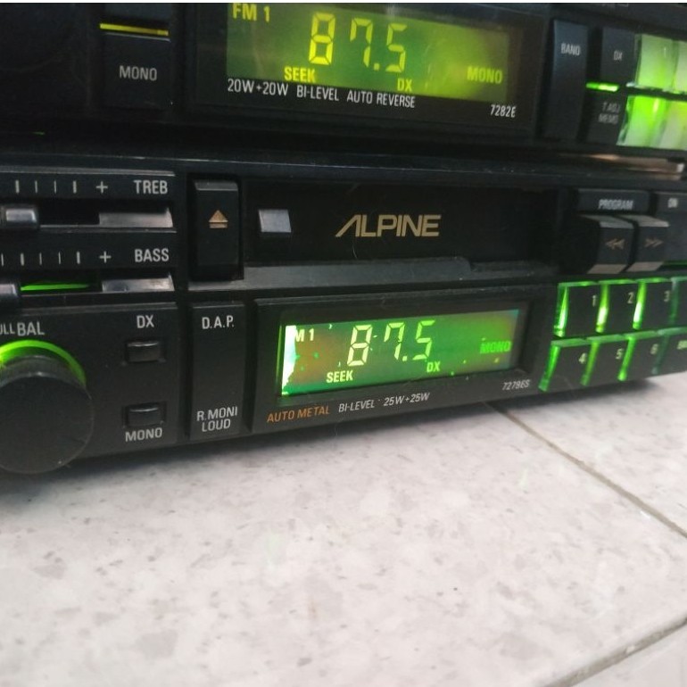 tape mobil jadul antik alpine