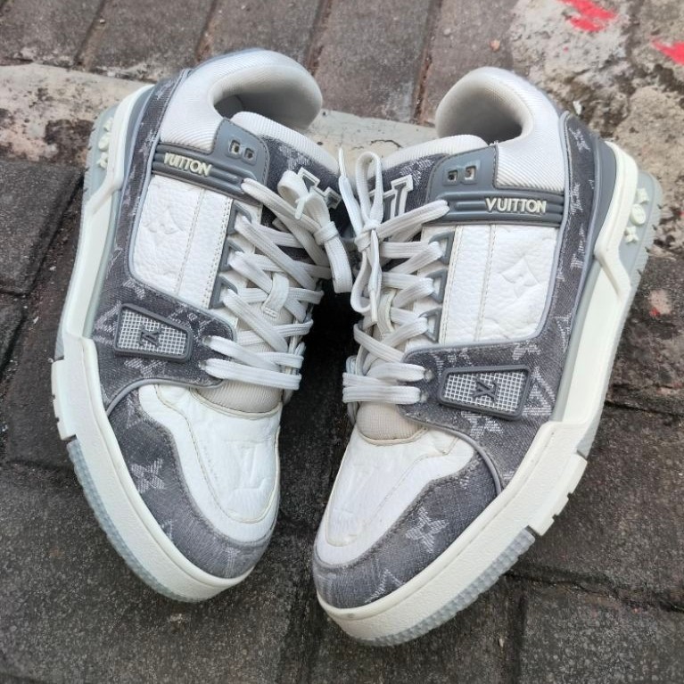 Sepatu second LV Trainer Size 40
